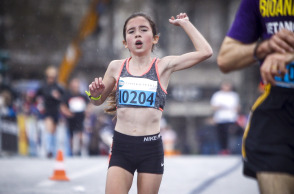 H 12χρονη Γλυκερία που κέρδισε τις εντυπώσεις στον Ημιμαραθώνιο 