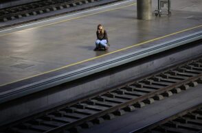 woman-train-platform-e1502185990476-1024x577.jpg