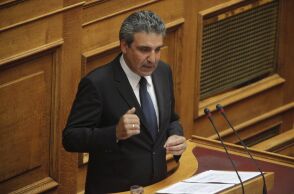 Βουλευτής της Ένωσης Κεντρώων ενθαρρύνει υβριστικό σύνθημα κατά της Βουλής, σε συλλαλητήριο Παοκτζήδων 