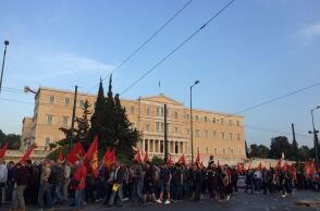 Εικόνες από τη συγκέντρωση του ΚΚΕ στο Σύνταγμα 