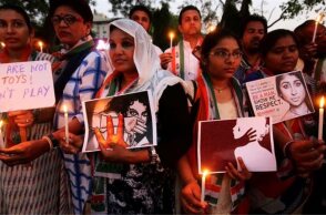 Ογκώδεις διαδηλώσεις στην Ινδία για το φόνο και το βιασμό 11χρονης 