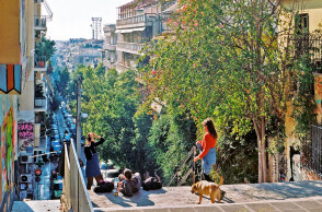 Independent για Εξάρχεια: Η γειτονιά των επεισοδίων γίνεται πολιτιστικό αξιοθέατο