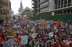 Μεγάλη διαδήλωση στο Λονδίνο για τα εργατικά δικαιώματα 