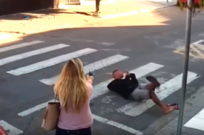 192_gunman_s_attempted_robbery_on_families_waiting_outside_a_school_in_sao_paulo_foiled_by_mother_youtube_copy.jpg