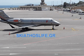 to_lear_jet_ton_rolling_stones_prosgeiothike_sto_aerodromio_tis_skiathoy_-_skiathoslife_copy.jpg