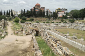Άποψη της Ιεράς Οδού από την οδό Μελιδώνη