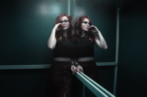 girl-in-the-elevator-1382909_1280.jpg