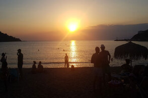 Ηλιοβασίλεμα στο Κίνι της Σύρου, 7/7/18 © Παναγής Παναγιωτόπουλος