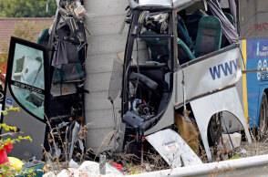 bus-crash342324.jpg