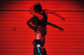 Body Politics - Στέγη