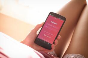 android-phone-app-blur-389734.jpg