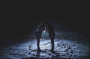 couple-kissing-1149677_1280.jpg