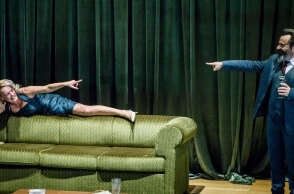 «Ποιος φοβάται τη Βιρτζίνια Γουλφ;» σε σκηνοθεσία της Μαρίας Πανουργιά, Στέγη του Ιδρύματος Ωνάση, Μικρή Σκηνή