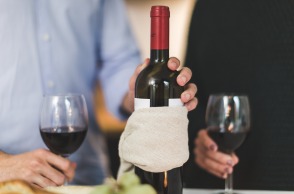 Καρκίνος προστάτη: Τα Χριστούγεννα να προτιμήσω λευκό ή κόκκινο κρασί;