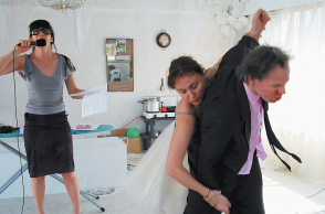 ΣΤΗΝ ΚΟΥΖΙΝΑ ΤΗΣ ΠΛΑΘ