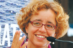 Λουκία Ρικάκη. Emergency on planet Earth