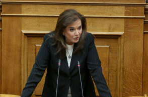 Ντόρα Μπακογιάννη / Βουλή