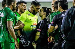 Δεν... μάσησε γυναίκα διαιτητής στη Βραζιλία