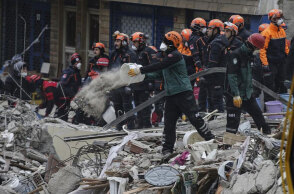 Κατάρρευση πολυκατοικίας στην Κωνσταντινούπολη