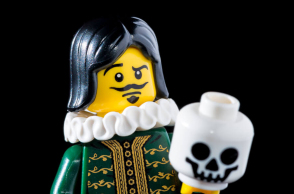 0e7119966_1521467067_lego-hamlet.jpg