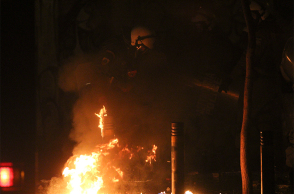 Επίθεση με μολότοφ σε αστυνομικούς