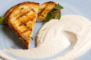 Στη φωτογραφία η ξακουστή ταραμοσαλάτα του Βασίλαινα