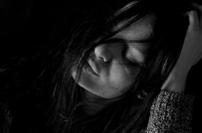 Διπλάσια τα ποσοστά κατάθλιψης στις γυναίκες 