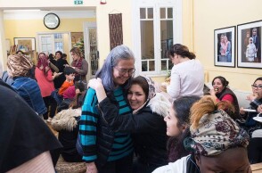 Μια Μέλισσα στην πλατεία Βικτωρίας για κορίτσια και γυναίκες 