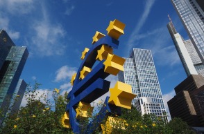 euro-sculpture-2867942_1280.jpg