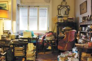 Η βιβλιοθήκη του Νάνου Βαλαωρίτη 