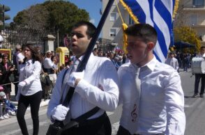 Χανιά: Καταχειροκροτήθηκε ο τυφλός σημαιοφόρος 