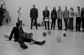 «Ιβάνωφ» του Άντον Τσέχωφ σε σκηνοθεσία Άντζελας Μπρούσκου, Θέατρο της οδού Κυκλάδων © Ελπίδα Μουμουλίδου