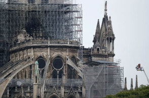 Πυρκαγιά στην Παναγία των Παρισίων