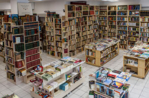 Λαβύρινθος, Ιπποκράτους 108, Νεάπολη, Εξάρχεια