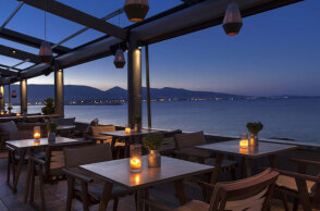 Istioploikos all-day café bar restaurant