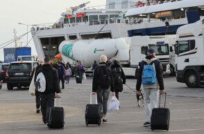 Έξοδος των εκδρομέων του Πάσχα στο λιμάνι του Πειραιά  