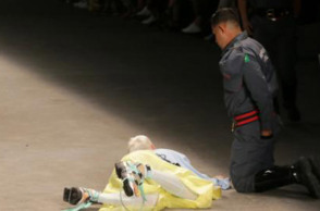 Ο 26χρονος Tales Soares  κατέρρευσε στην πασαρέλα