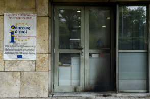 Επίθεση με γκαζάκια στο Europe Direct 