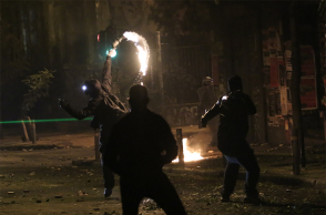 Μολότοφ στο Πολυτεχνείο.jpg