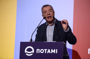 Σταύρος Θεοδωράκης.jpg