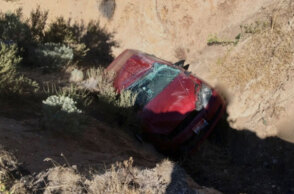 Αυτοκίνητο σε χαράδρα