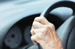 Ηλικιωμένος οδηγός