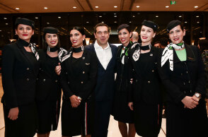 Τσίπρας - Αεροσυνοδοί 