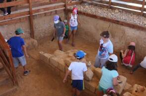 Από τη Μυθολογία, στον «Ελληνικό Κόσμο»