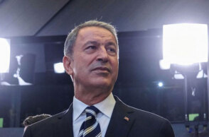 Χουλουσί Ακάρ