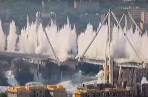 Ελεγχόμενη κατεδάφιση της μοιραίας γέφυρας στη Γένοβα