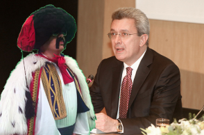 Τσολιάς της «Ελληνοφρένειας» - Νίκος Χατζηνικολάου