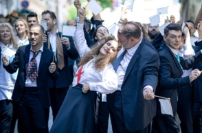 «Εκκλησιάζουσες - Η λαϊκή οπερέτα» στο Ωδείο Ηρώδου Αττικού από το Θέατρο Τέχνης Καρόλου Κουν και την Εθνική Λυρική Σκηνή