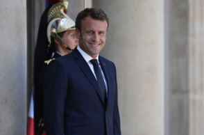 macron6.jpg