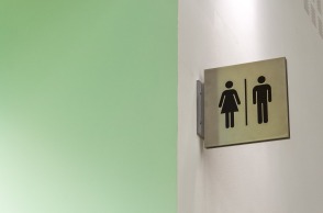 bathroom-3816914_1920.jpg